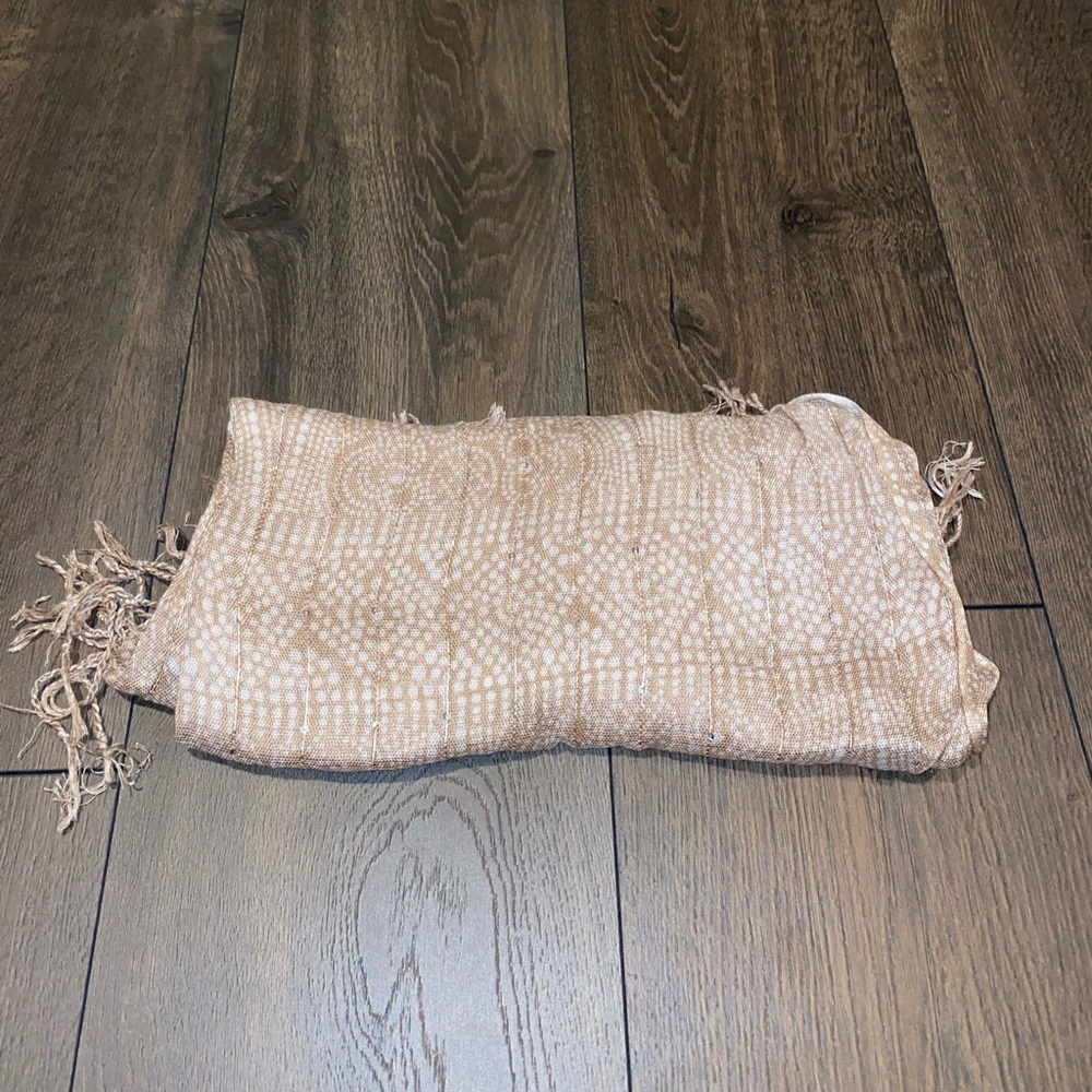 Patterned scarf/wrap - Picture 4 of 4